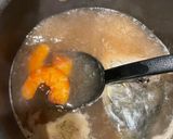 A picture of step 1 of Bún khế chả cá.