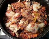 Foto del paso 23 de la receta: Pollo en salsa confitada de cebolla roja y pimiento asado