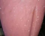 A picture of step 2 of Fresh strawberry shake.
