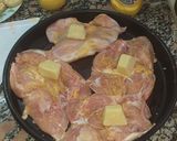 Foto del paso 2 de la receta: Pata y muslo deshuesado al limón