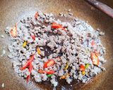 รูปขั้นตอนการทำที่ 3 ของ แตงกวาผัดไข่+หมูสับ