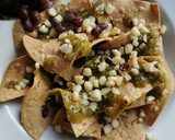 Foto del paso 7 de la receta: Chilaquiles con elote asado, frijoles negros y pepitas