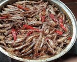 Hình bước làm 1 của món Xôi cá cơm kho