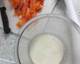 Foto del paso 5 de la receta: Aperitivo de panna cotta de trucha ahumada sobre galletas parmesanas