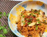 Hình bước làm 3 của món Mì Gói Xào Da Heo