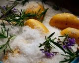 Une image de l'étape 1 de Pommes de terre nouvelles cuites au sel.