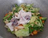 Foto langkah ke 6 dari resep Capcay goreng ala bunda Fadhil.