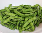 A picture of step 2 of Spicy Garlic Sautéed Edamame.