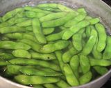 A picture of step 3 of Spicy Garlic Sautéed Edamame.
