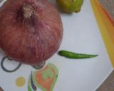 A picture of step 1 of Laccha Onion Salad.