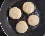 A picture of step 7 of Ragda patties.