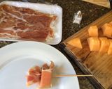 Foto del paso 3 de la receta: Bocados frescos para las Fiestas: melón y prosciutto