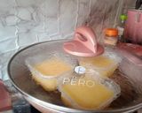 Foto langkah ke 2 dari resep Telur kukus ayam cincang.