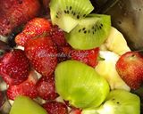 A picture of step 1 of Strawberry Kiwi Smoothie.