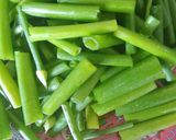 Foto langkah ke 2 dari resep Oseng témpé semangit bunga bawang.
