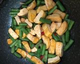 Foto langkah ke 2 dari resep Tumis buncis campur tahu.