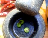 A picture of step 2 of Sundakkai (turkey berry) thogaiyal.