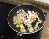 Foto del paso 2 de la receta: Shitake con tomate