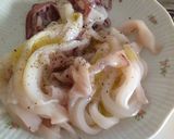 Foto del passaggio 3 della ricetta Spaghettini con pomodoro piccadilly e calamari