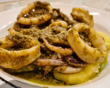 Foto del paso 6 de la receta: Calamares salteados al pesto sobre cama de patatas