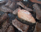 Foto del paso 3 de la receta: Solomillo de ternera a la piedra con foie y reducción Pedro Ximénez