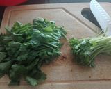 Foto del paso 1 de la receta: Agua de cilantro y limón