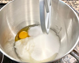 Foto del paso 2 de la receta: Pastel con manteca, licor y cabello de ángel