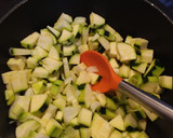 Foto del paso 1 de la receta: Rape en salsa de calabacín al curry