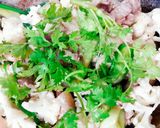 Hình bước làm 2 của món Bông cải dưa leo xào thịt