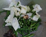 Foto langkah ke 3 dari resep Oseng Kacang Panjang & Kol.