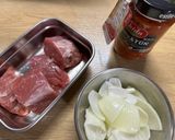 A picture of step 1 of Slow-Roasted Tomato Pulled Pork.