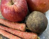A picture of step 1 of Fresh carrot apple and raddish juice.