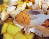 Foto del paso 5 de la receta: Manzana 🍎 y pollo al curry 🐔🥕🍇