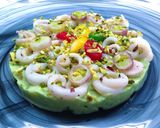 Foto del passaggio 4 della ricetta Crema di avocado, con calamari e cipollotti fritti