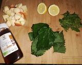 Une image de l'étape 1 de Jus d'orties, pomme, et citron.