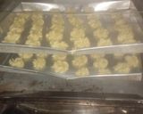 Foto langkah ke 6 dari resep Kue kering sagu keju lumer.