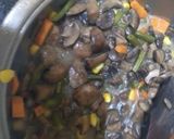 A picture of step 2 of Vegetable sukha in green curry paste.