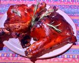 Foto del paso 7 de la receta: Piernas de Cochinillo asado (Tostón asado) con Salsa de manzana y Patatas a la Importancia