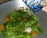 Foto langkah ke 6 dari resep Tumis mie kangkung.