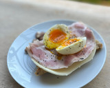 Foto del paso 4 de la receta: Tostada trufada con huevo poché para desayunar
