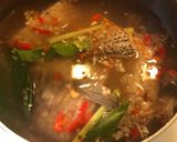 Foto langkah ke 4 dari resep Sup Ikan Gurame.