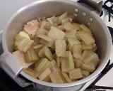 Foto del paso 3 de la receta: Ajos con bacalao en olla express