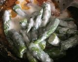 A picture of step 5 of Curd wali mirch.