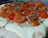 Foto del paso 7 de la receta: Pizza súper fresca de Tomate, Queso y Albahaca