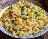 A picture of step 7 of Macaroni speghittie white sauce spinach bowl.
