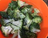 Foto langkah ke 1 dari resep Tumis Brokoli Bawang Putih.