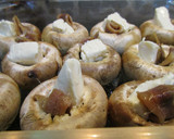 Foto del paso 1 de la receta: Champiñones con quesitos y anchoas