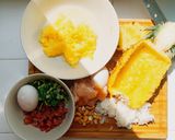 รูปขั้นตอนการทำที่ 1 ของ ข้าวผัดสับปะรดไก่กุนเชียง