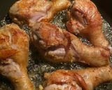 Foto del paso 2 de la receta: Piernitas de pollo frito