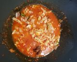 Foto langkah ke 3 dari resep 118. Seblak Kuah Jeletot alias Super Pedas! 🔥🔥 (Indonesia).